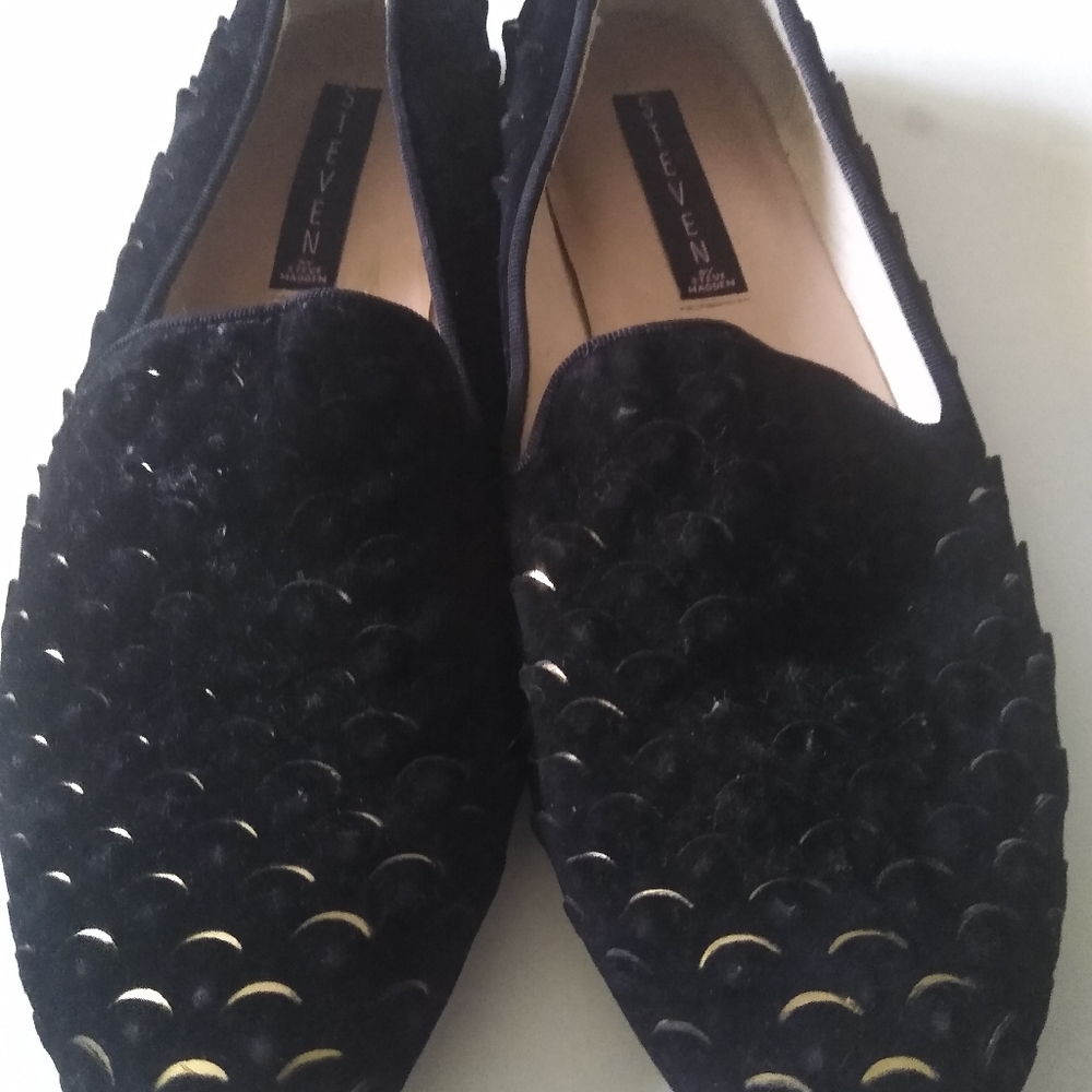 Steven by Steve Madden black and gold flats